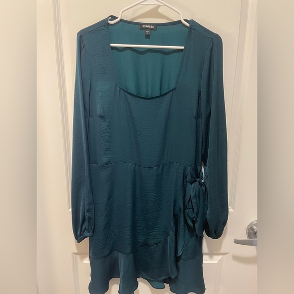 COPY - Express Emerald Green Wrap Dress Size Large - Picture 2 of 4